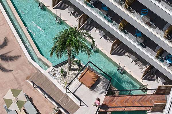 Enorme Infinity Beach